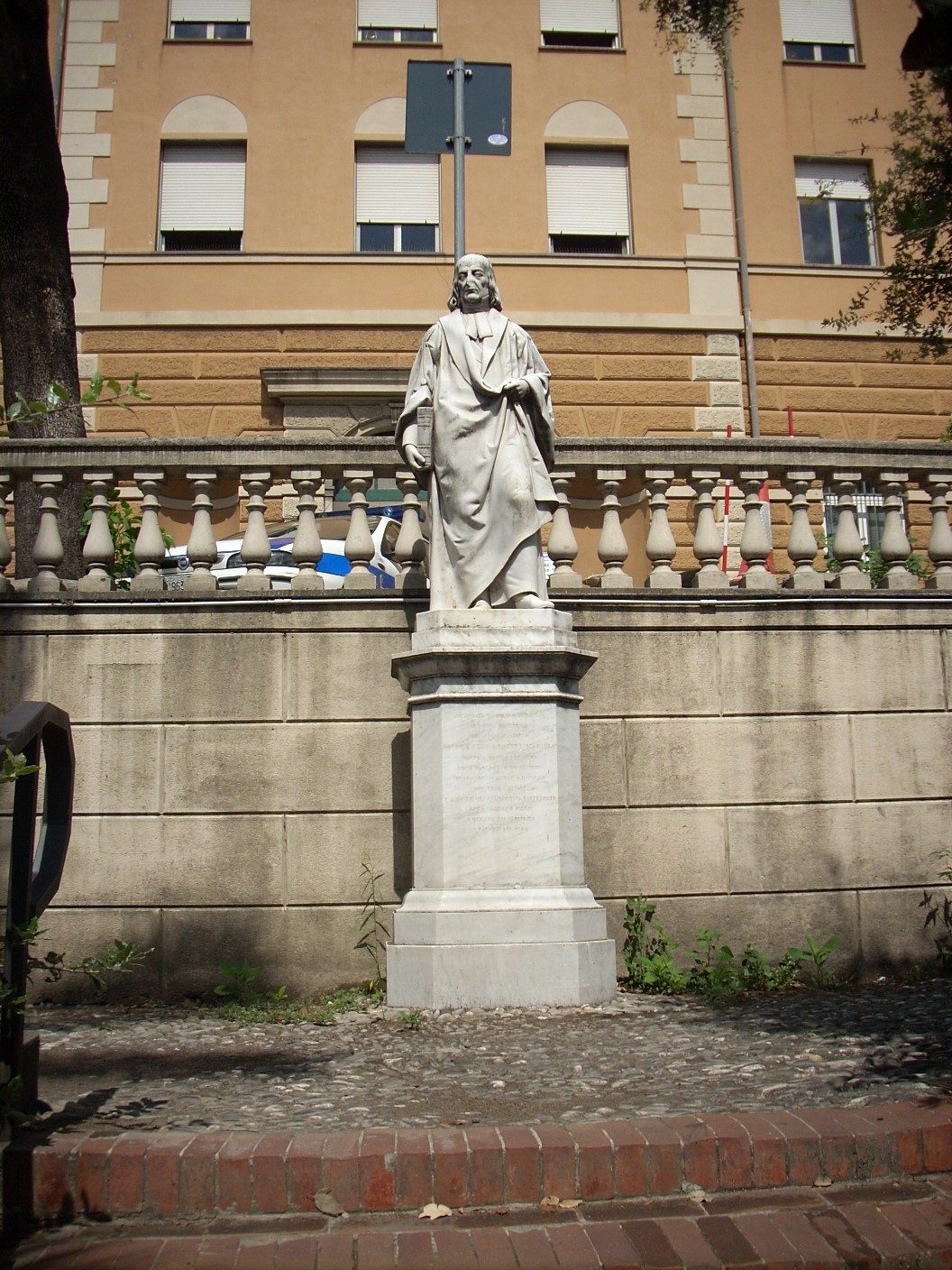 Giuseppe%20Molfino%27s%20monument%2C%20Rapallo%2C%20Italy%20-%2001.JPG
